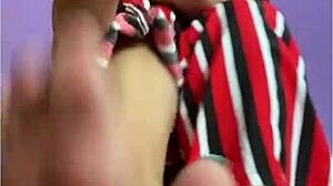 Exklusiv video av en rysk milf som fingrar sig själv till orgasm