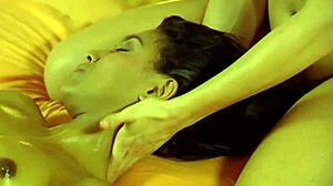 Interracial-Massage führt zu leidenschaftlichem Lecken