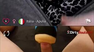 イタリアのアマチュア美女がウェブカメラで巨乳を披露!