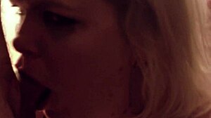 La blonde aux seins généreux Jenna Jaymes se fait remplir de gros seins dans cette vidéo HD