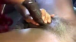Neurejena najstnica požre velik črn kurac v POV