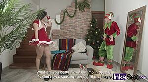 ผู้ช่วยซานต้าถูกเย็ดในท่าคาวเกอร์