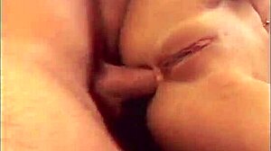 Natürliche Titten Babe bekommt ihre Muschi gefingert und in HD-Video gefickt