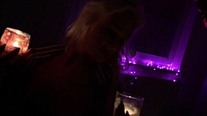 Любительская блондинка Дейзи демонстрирует свое тело и мастерство мастурбирования в домашнем видео