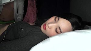 Gadis Korea menghisap zakar besar di webcam