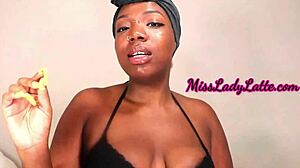 Grote tieten en financiële dominantie: Een slaaf-trainingsvideo met een zwarte vrouwelijke dominatrix