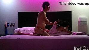 Cogida uživa v velikem oralnem seksu s svojim ljubimcem v hotelski sobi