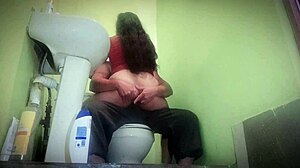 Facial cumshot and blowjob action in the bathroom