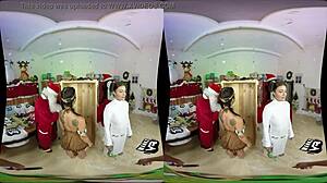 Virtualni resničnostni skupinski seks s vročimi kostumnimi dekleti Božička