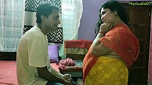 Amaterski indijski par se zaplete v analni seks in jebanje pičke
