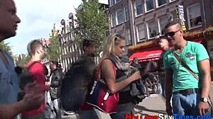 Amatőr csoportos szex egy kis mellekkel rendelkező holland prostituálttal