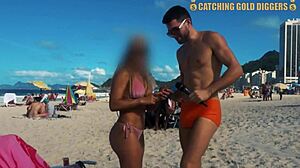 Amatör brasiliansk MILF blir upphämtad och tar kuk på stranden