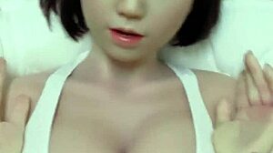 La vraie poupée makoto kida adore les gros seins et le vagin