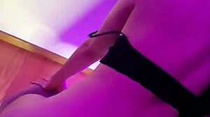 एक शानदार अर्जेंटीनी इन्फ्लुएंसर को एक फिल्ट्रान वीडियो में अपनी पूरी गांड और चूत दिखाते हुए देखें।