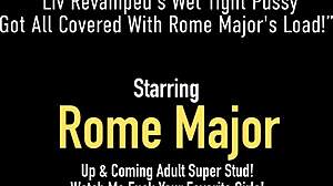 Puki yang lembap dan ketat menerima beban yang banyak dari zakar besar Rome Majors selepas handjob dan deepthroat