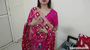 Ex-namorada indiana desfruta de brincadeiras anais e de seios intensas com o pau grande do namorado em hindi
