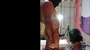 Înregistrarea unei femei voluptoase cu sâni mari și fund amplu care face sex oral - Partea 5