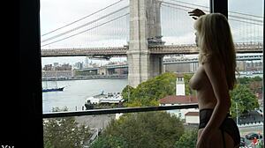 Blonda amatörer första nakenfotografering avslöjad