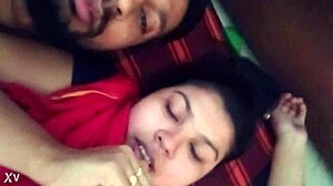 Vastikään avioitunut intialainen pari jakaa romanttinen hetkiä hardcore video