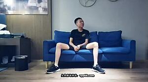 Mr. Huangs Hot camshow con una giovane tettona in abito fetish dalla Cina