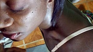 Фернанда, красавица с шоколадова кожа, получава интензивна грижа за лицето в кулминация в стил букаке