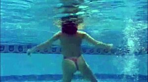 Gorąca kompilacja pod wodą z udziałem lasek w bikini