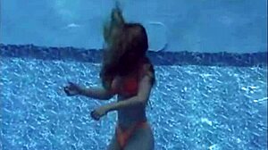Gorąca kompilacja pod wodą z udziałem lasek w bikini