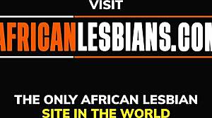 Két fekete nő élvezi a szabadtéri leszbikus szexet és egymás nemi szervét nyalják