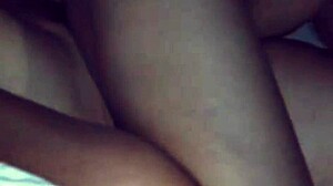 Tornò a casa dal film e trovò il suo partner che ostentava seduttivamente il suo sedere nudo. Desiderosa di anale, ottenne una sorpresa con creampie prima ancora che lui potesse parlare